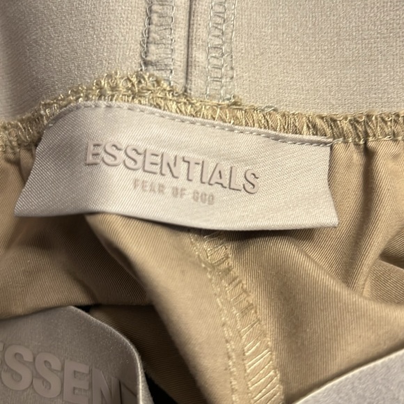 Tan essentials skirt with big front pockets, size medium - Picture 6 of 8